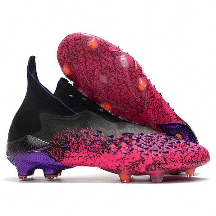 High Quality Men's Soccer Shoes for Outdoor Training Customizable SG Football Boots with Synthetic Upper Material All Seasons