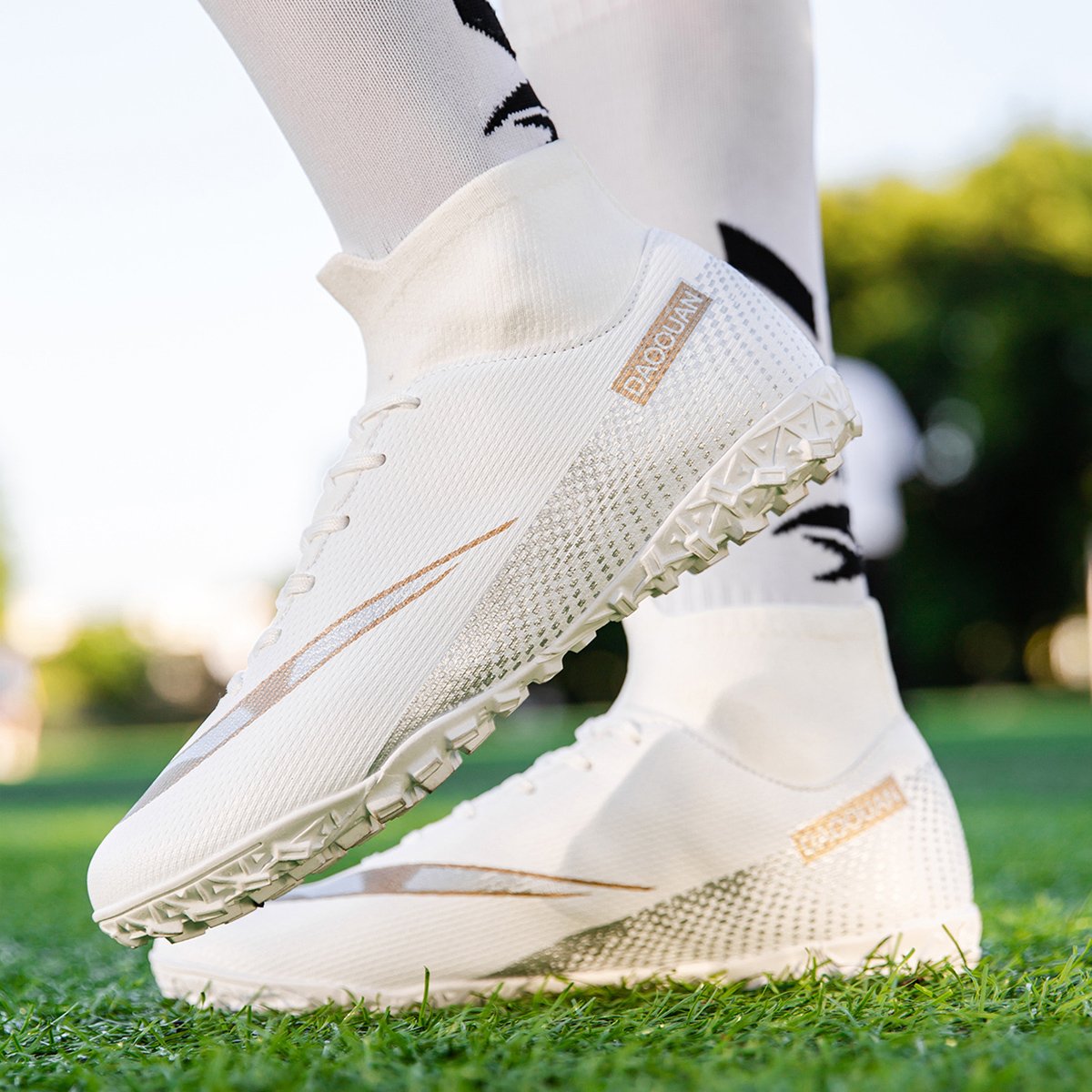 High quality factory customized hot selling long nail broken nail anti slip football shoes customized football shoes popular