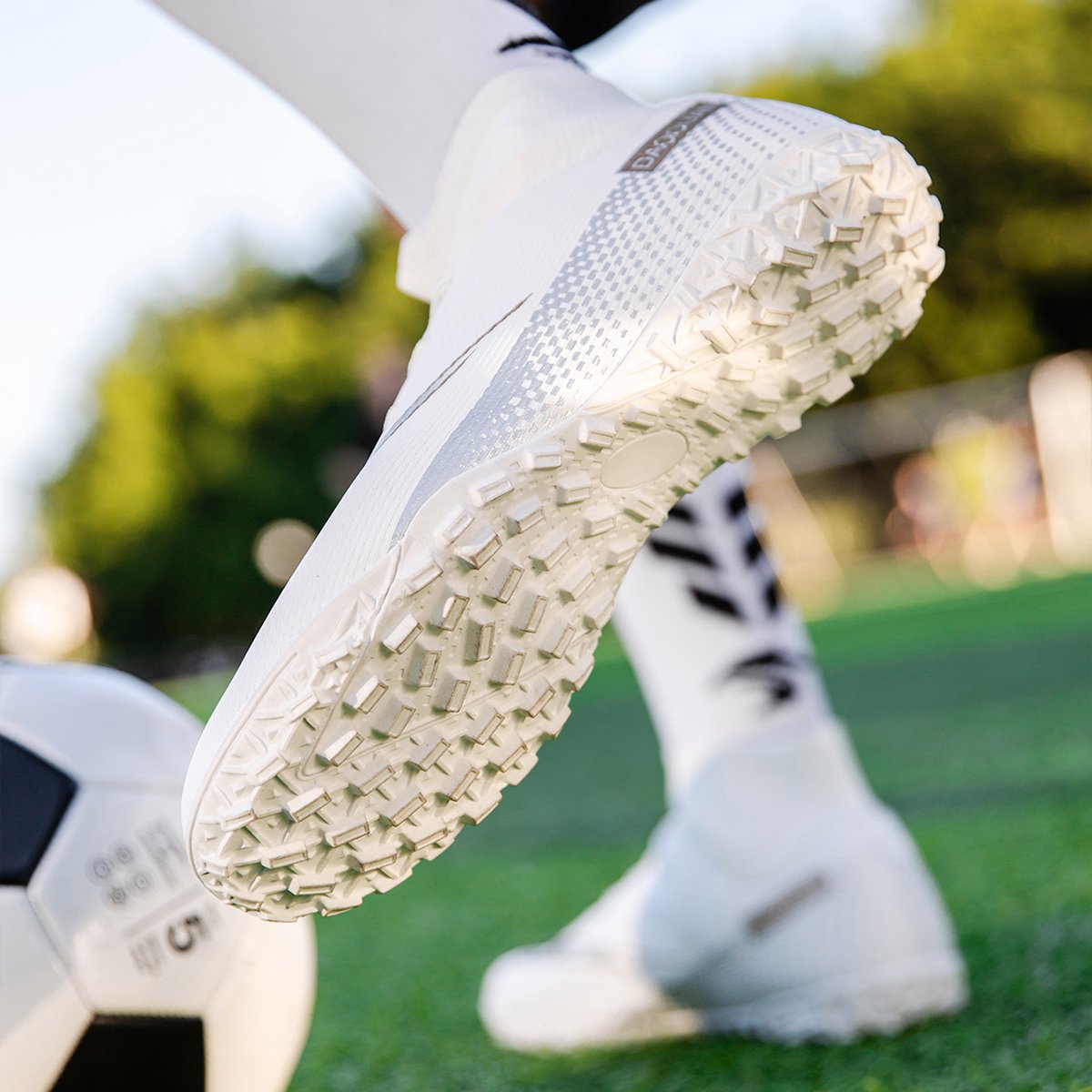 High quality factory customized hot selling long nail broken nail anti slip football shoes customized football shoes popular