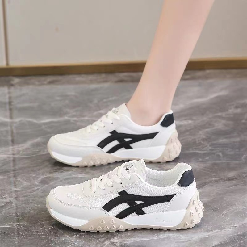 Super-soft pregnant women's flat-bed, white shoes in summer 2024 with a new one-shoe-shoe-proof girl's shoes