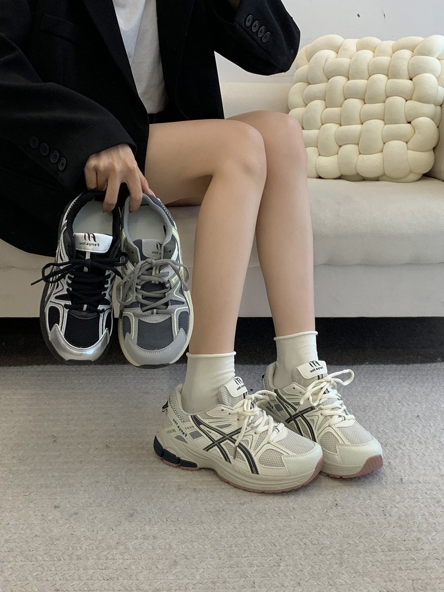 A new 2024 for the girls in the sports shoes