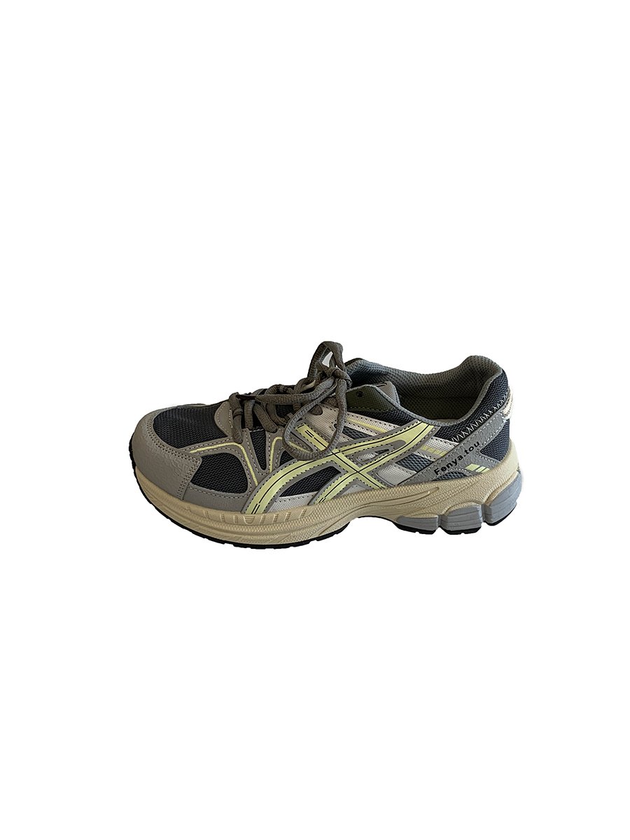 A new 2024 for the girls in the sports shoes