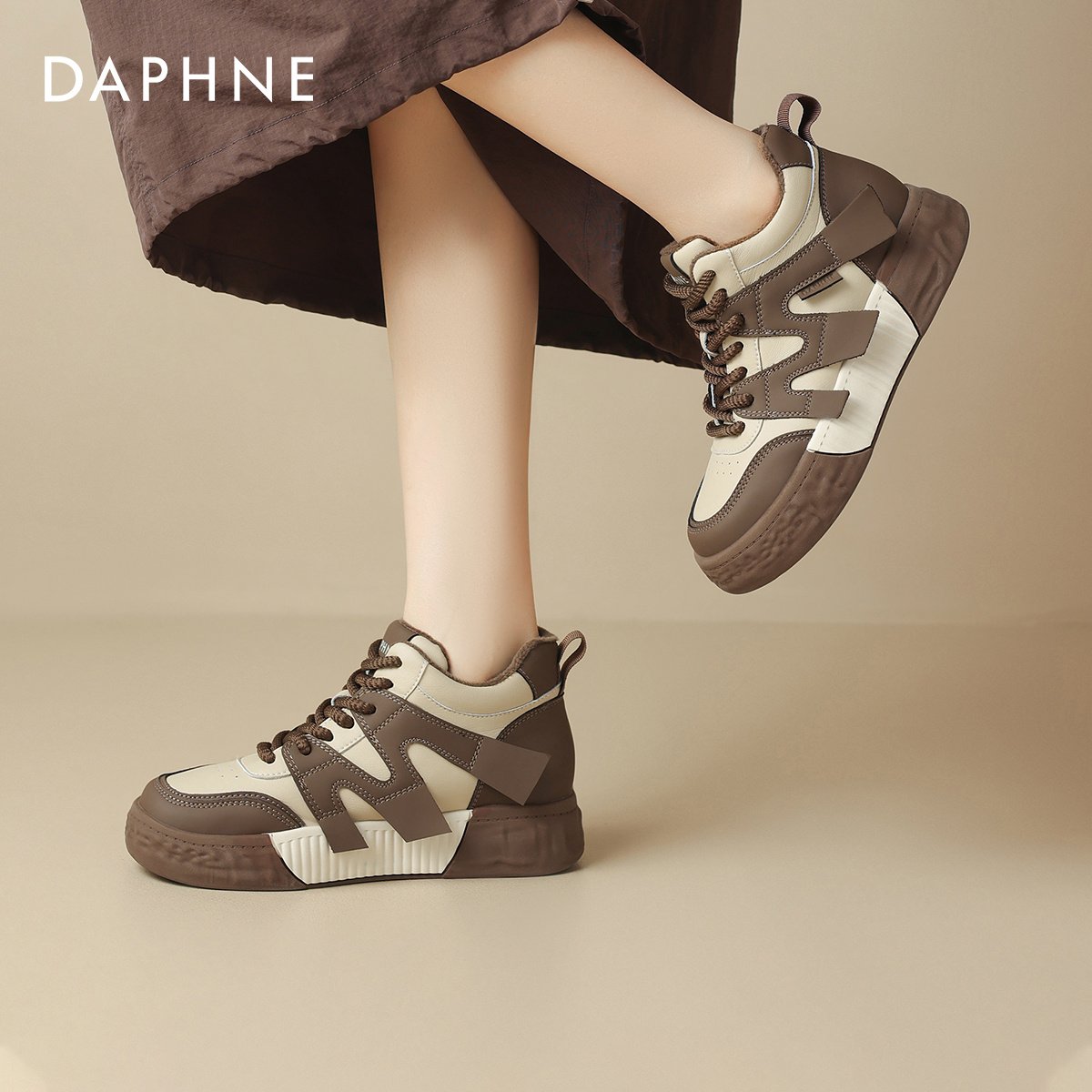 Daphne Beamer's 2024 Spring-Autumn New Daddy's Shoes are so thick with one-shoe-loafed sneakers
