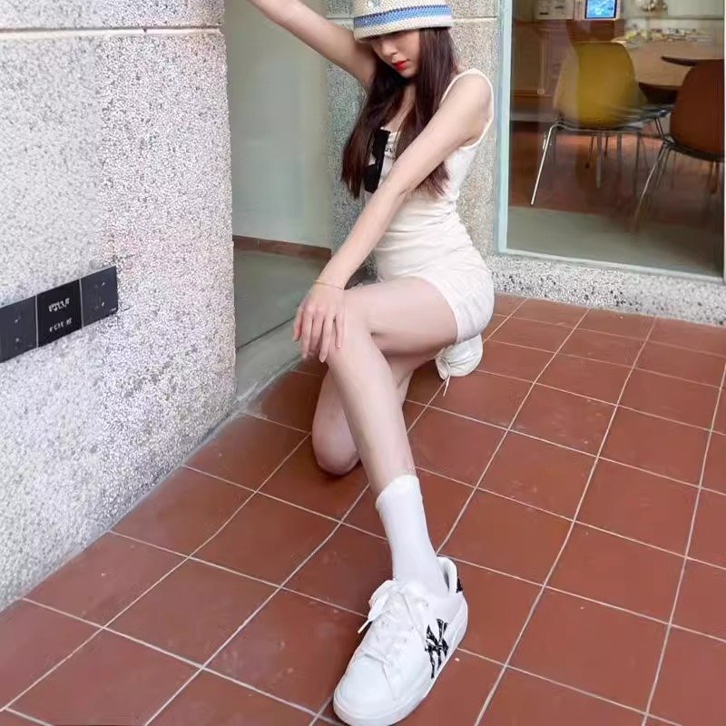 MLB MEN AND WOMEN GROW WHITE SHOES AND RETROSPECT NY OLD SHOES WITH WHEAT QUEENS' SHOES