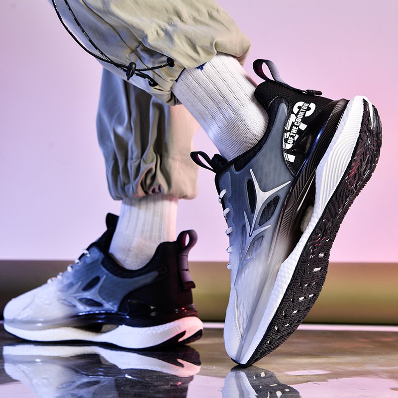 Li Ning Hyun, a student running shoe boy in the new 2024