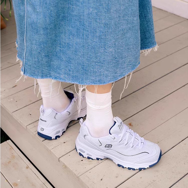 Skechers, the official white bear-shoe daddy, raised the white navy blue sports and leisure shoes