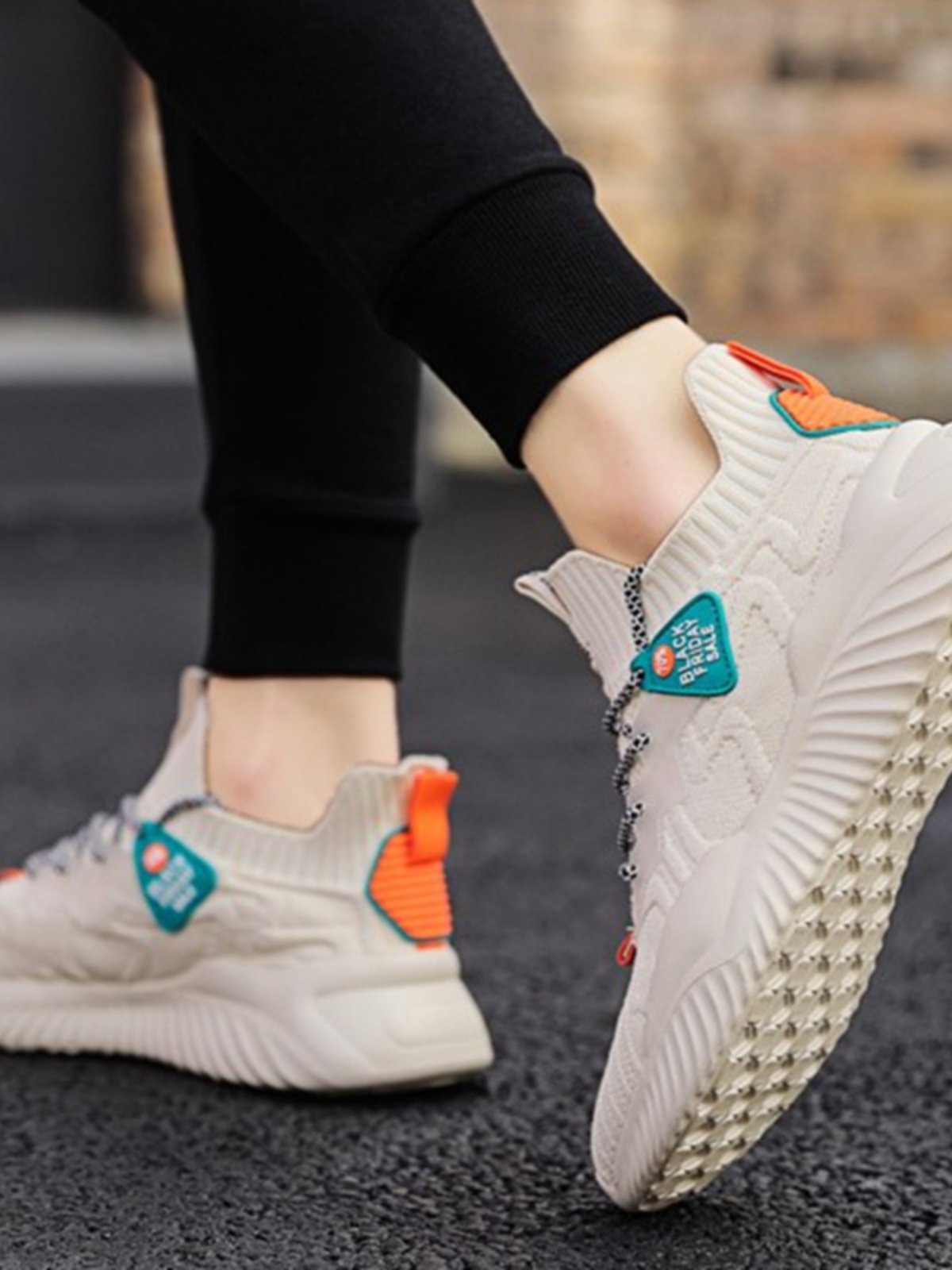 A new 2024 soft-covered sneakers in the fall