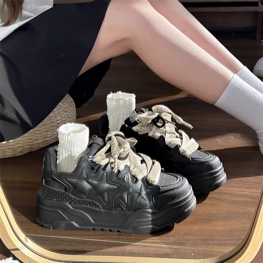 the country's black-and-white-colored old man, chic, designed to raise the number of couples' sneakers