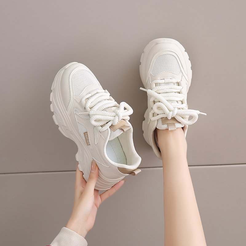 A new 2024 for old man's shoes and girls with a small size of 34 minus tremors