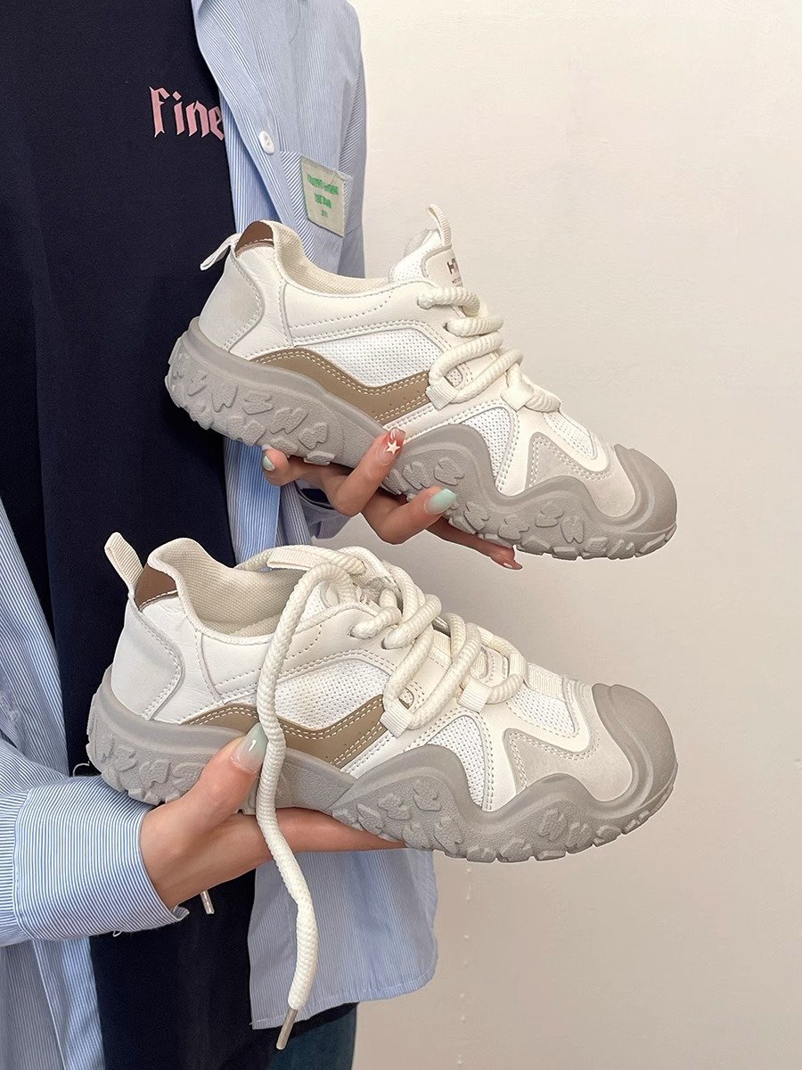 A new 2024 in the fall, with a big, big, tall old man's shoes and girls'