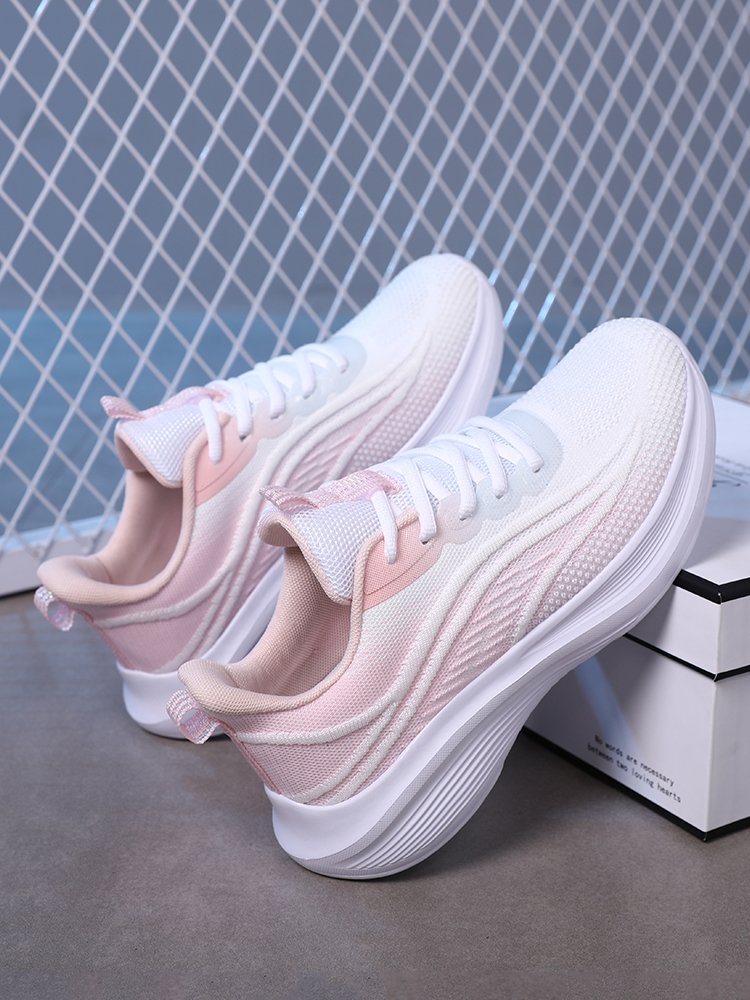 An Xenxen-coded sports shoe girl, 2024, fresh web, air-breeding white shoe-leaved lady, jogging shoes