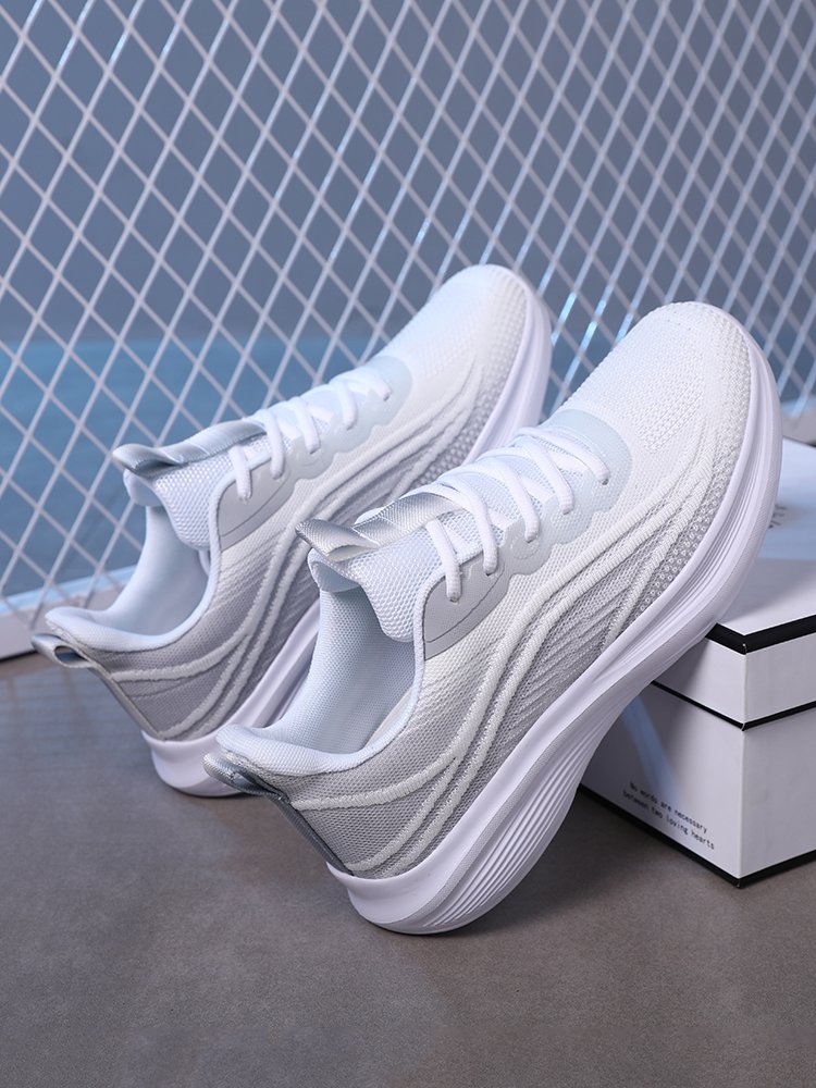 An Xenxen-coded sports shoe girl, 2024, fresh web, air-breeding white shoe-leaved lady, jogging shoes