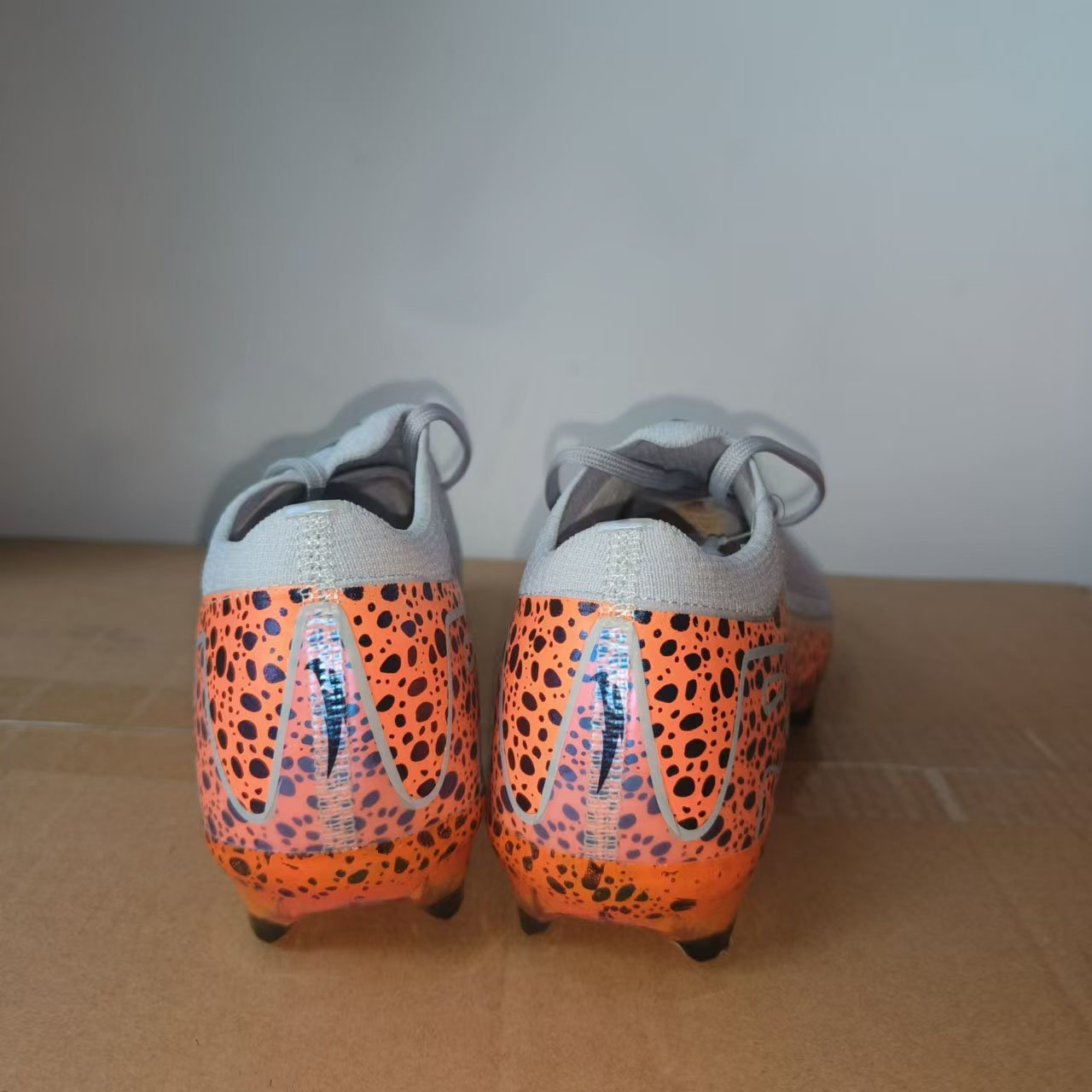 Produced by the factory non-slip soccer shoes soccer shoes ankle boots soccer shoes football boots fg