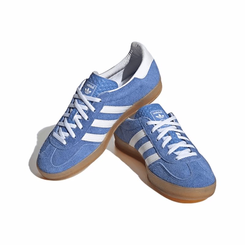 Adidas Adidas, a man's and a woman's shoe with three leaves, and Gazelle's retrospected shoe-making couples' sports and leisure shoes