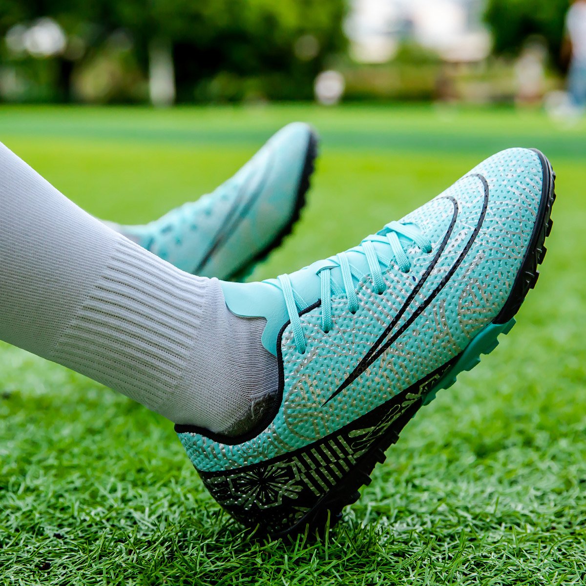 High quality factory customized hot selling long nail broken nail anti slip football shoes customized football shoes popular