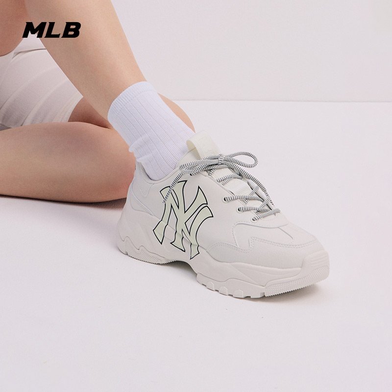 MLB GIRLS' SHOES BUILT UP OLD MAN'S SHOES AND NY BOYS' SHOES