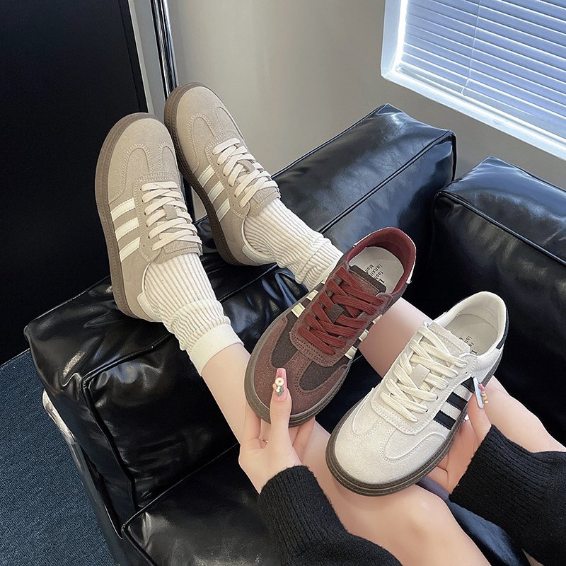 The new brand's in the fall has raised the size of the recreational sports shoes