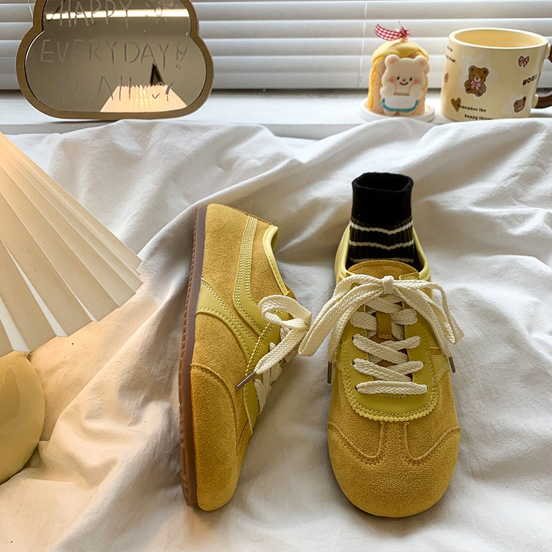 A new 2024 Quantico Shoegirl, with a hundred Quantuan Shoes with a Quantified White Shoes