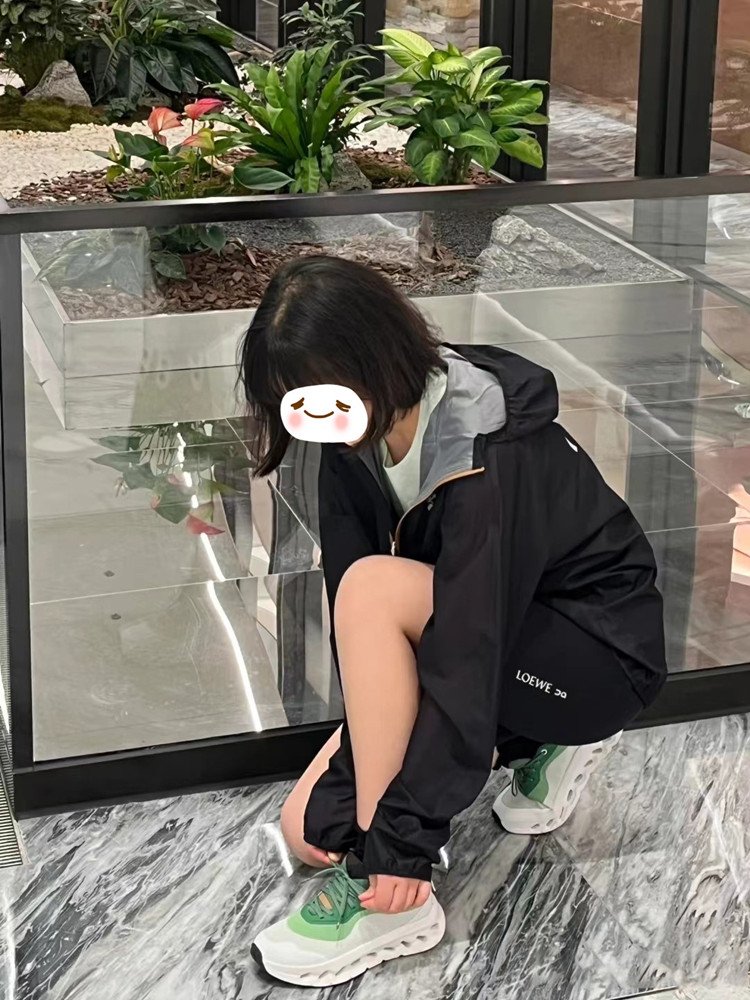Yang's father's shoe girl Onung's co-financed sneakers