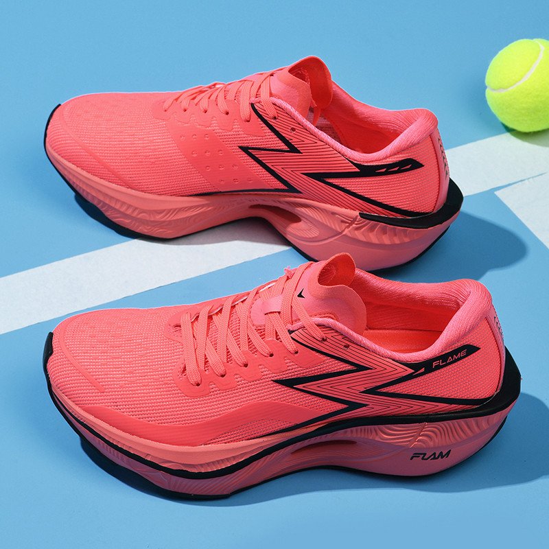 Three carbon-coated gaskets for a new summer air-scramble shoes for a marathon of children