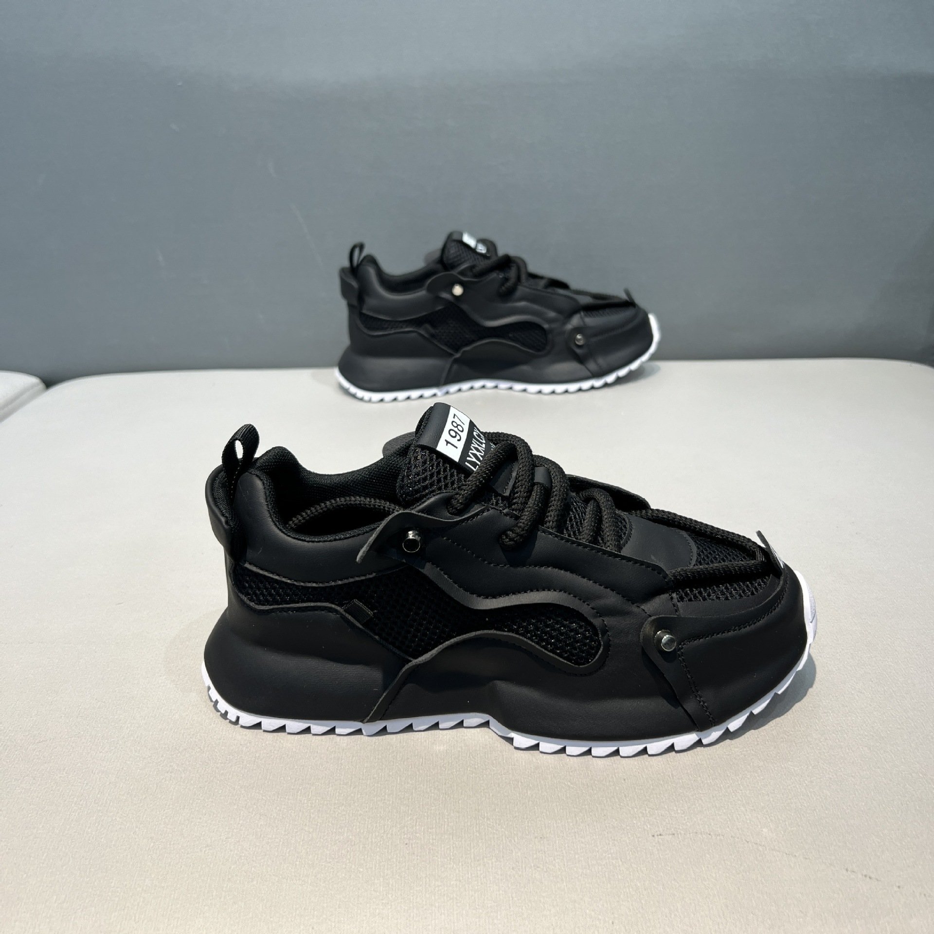2024 Fashion design new men's autumn and winter leisure sports shoes soft sole wear-resistant leisure skateboard shoes