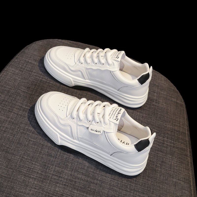 Back to Reilly's little white shoe girl, 2024, with a new big, thick-skinned shoe, with a flat-shoeed, sports shoe