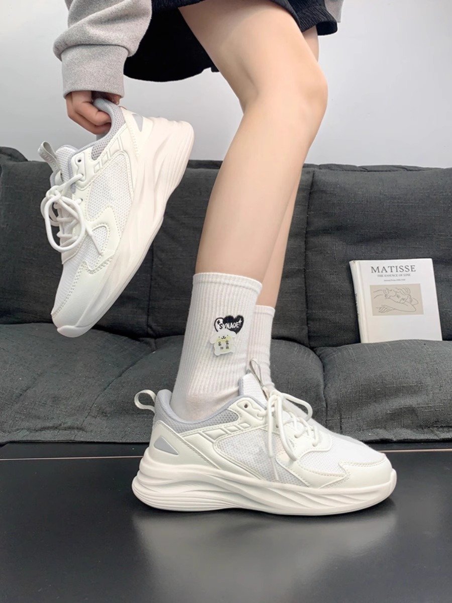 "Students run shoes, girls' shoes are light and smooth