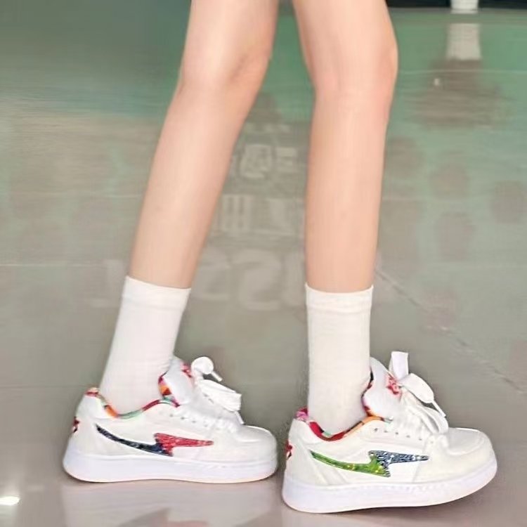 the queen's luxury lightning fashion shoes and shoegirls ins, who's got a great face for the national tide