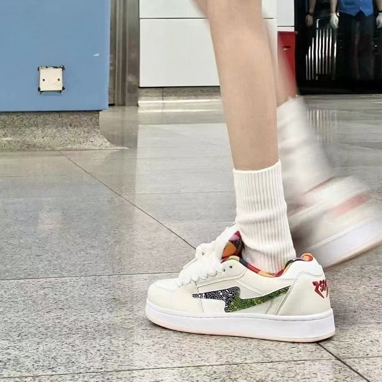 the queen's luxury lightning fashion shoes and shoegirls ins, who's got a great face for the national tide