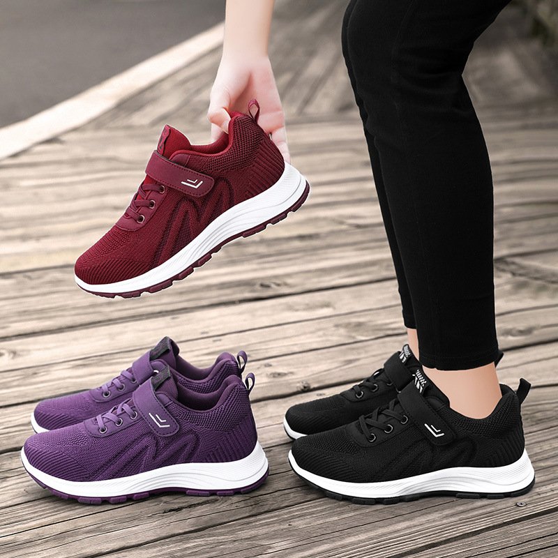 Old Beijing Shoes Girl, 2024 new light-soft sports shoes in the autumn and winter