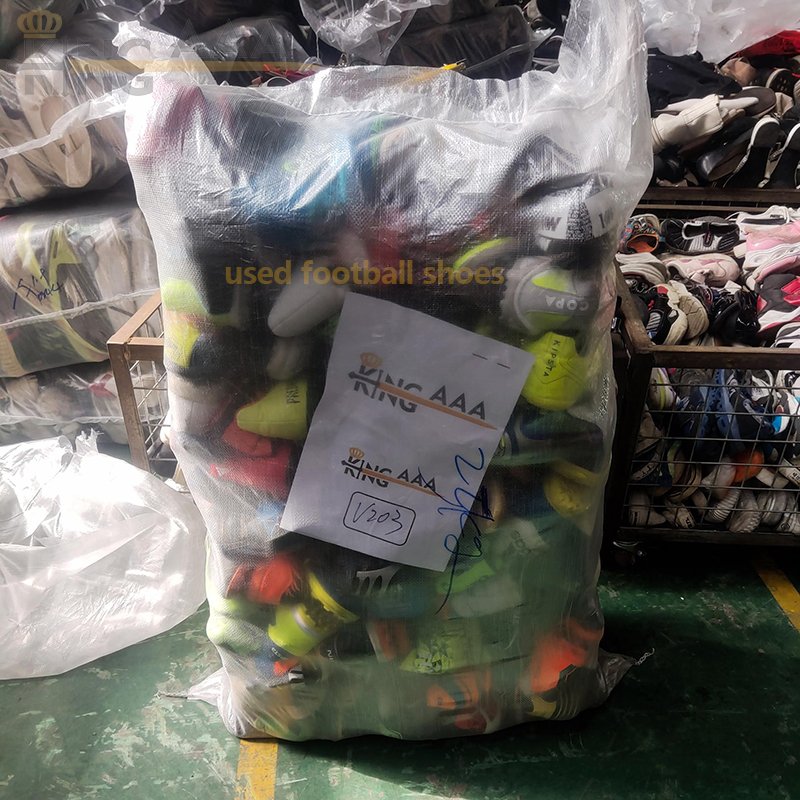 Factory Wholesale Brand Soccer Shoes men used shoes adult men sepatu bekas branded second hand football shoes
