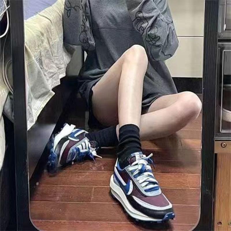 High-quality men and women running 2.0 plus 100 times more than a couple can use air to decompress the bottom of their leisure shoes