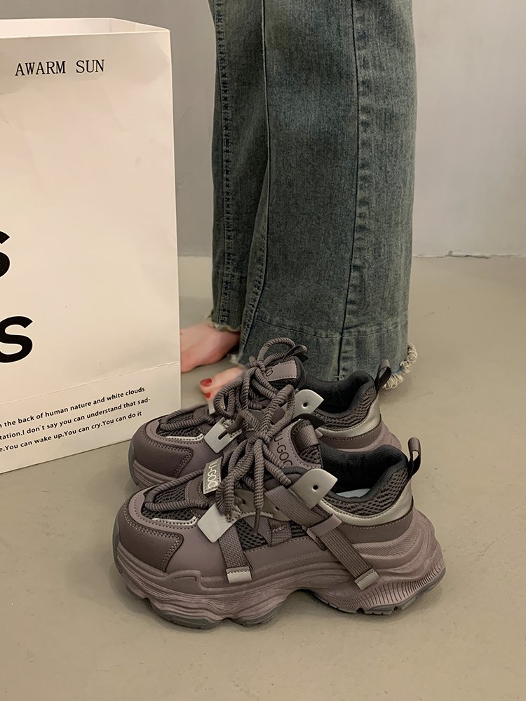 the american pop-dee shoe girl in the spring and autumn of 2024