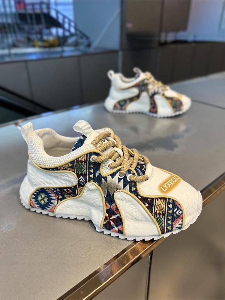 ♪ ♪ European men's shoes ♪