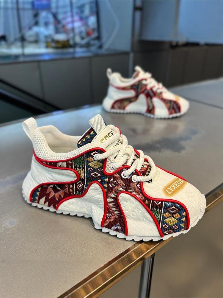 ♪ ♪ European men's shoes ♪