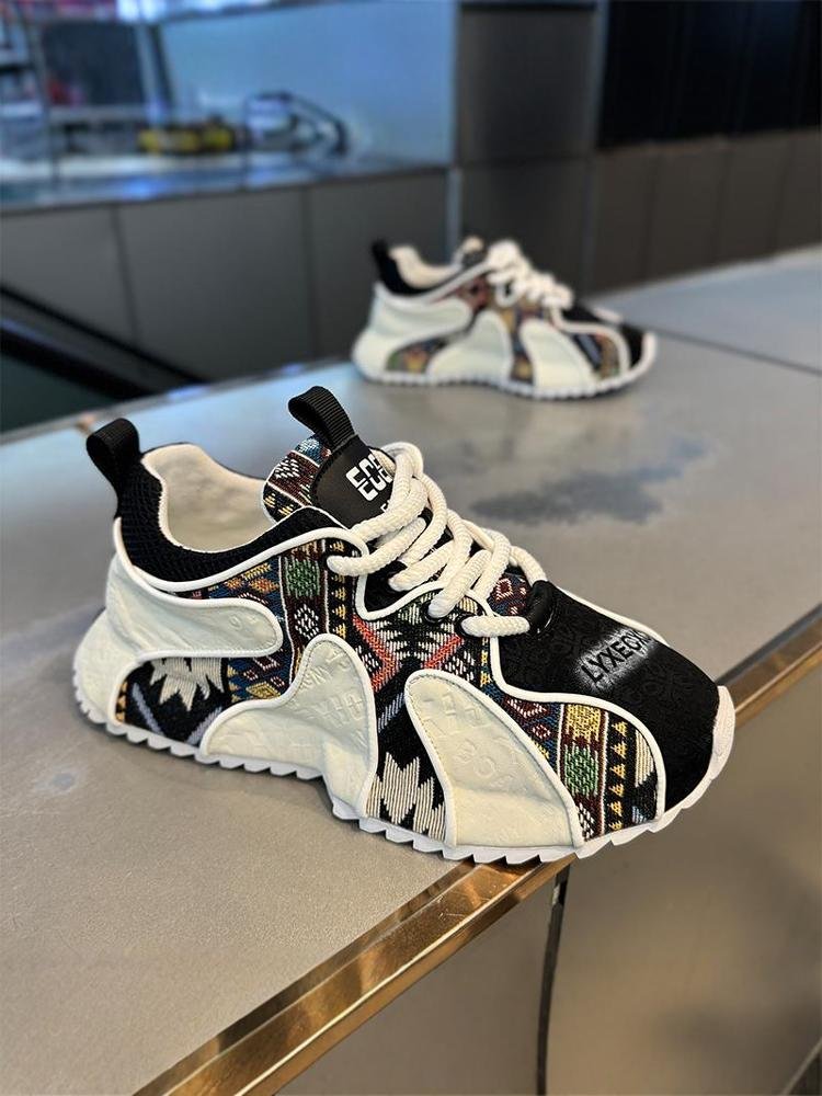 ♪ ♪ European men's shoes ♪