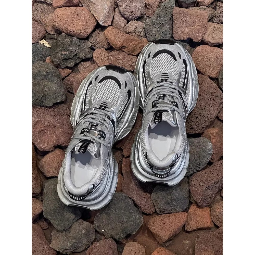 Nick Zhao Ruth, the same white and silver old man's shoe girl, the new 2024