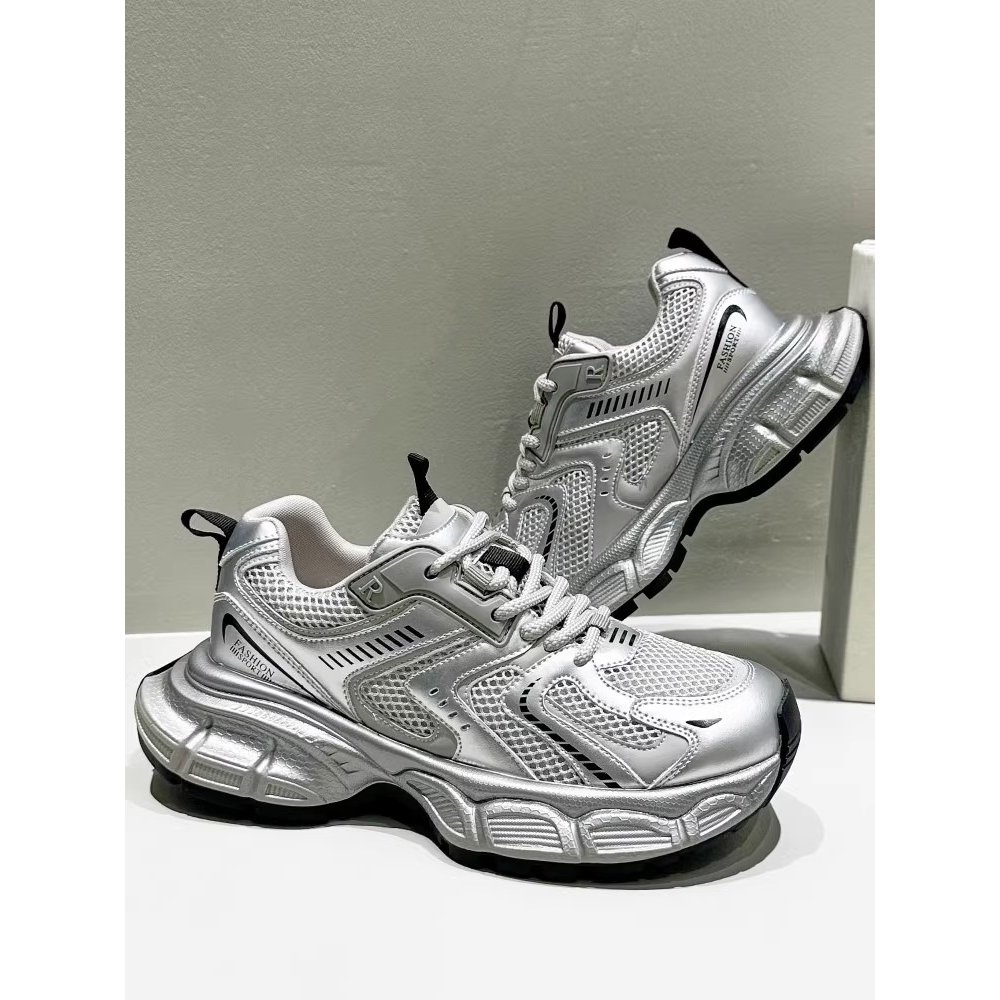 Nick Zhao Ruth, the same white and silver old man's shoe girl, the new 2024