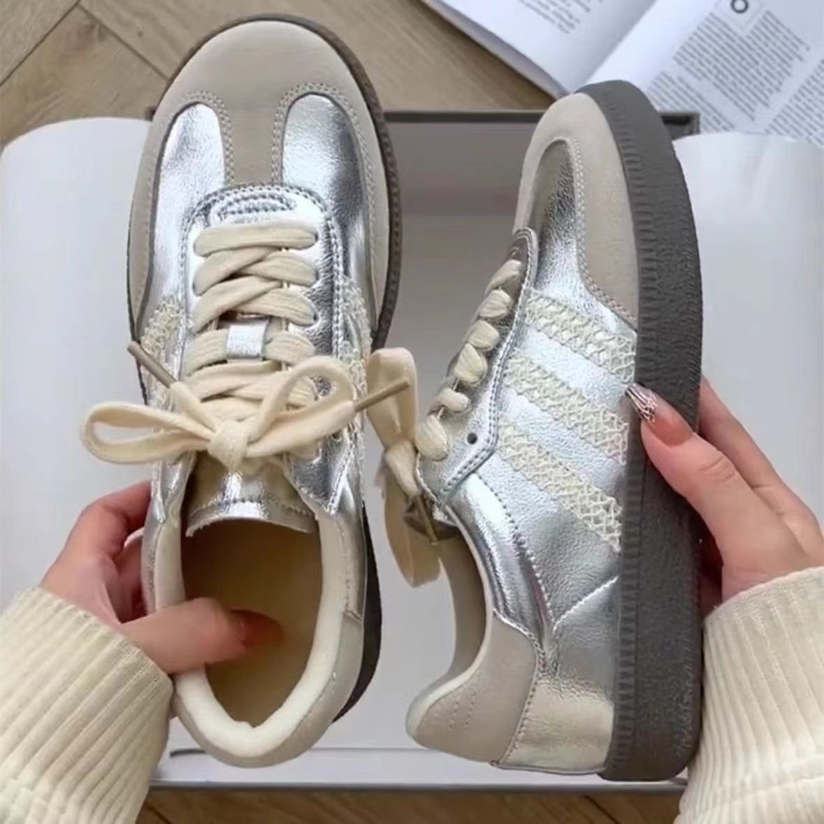 Quick-haired shoe-shoe girl, 2024 Spring Summer New Sport, gassed with a pair of retro-laced shoes