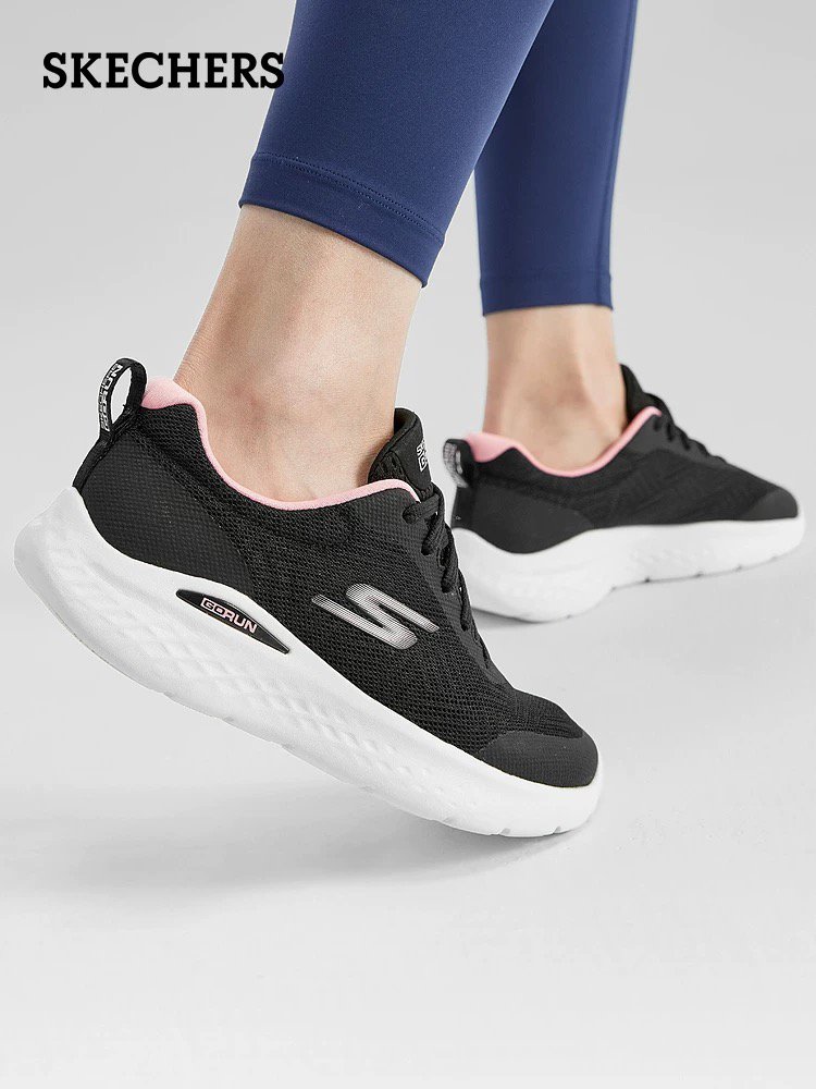 Scage led the runners to wonder about the new male and female sneakers and jump ropes to slow down the comforts and leisure shoes