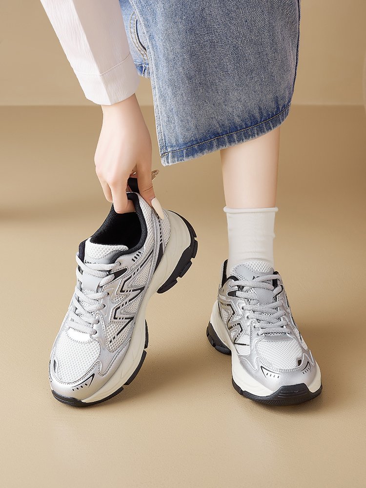 Old Lion on silver sneakers, 2024 new Autumn, light on the bottom and light on the mountain
