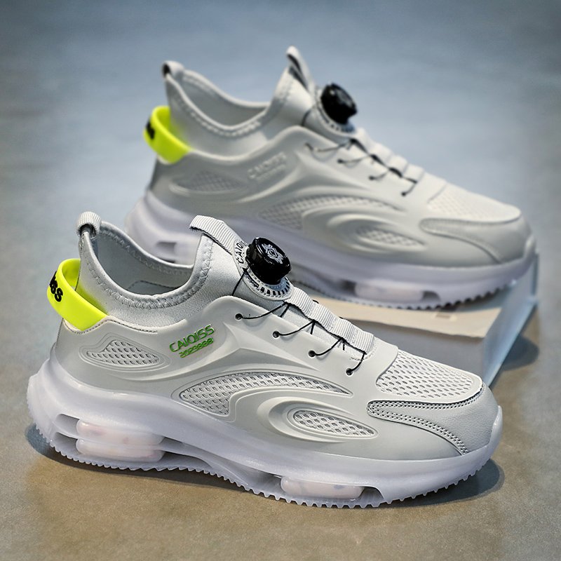 Teenage white shoes spinning white sneakers, boys and girls in junior high school, with a very mild shock in their gaskets