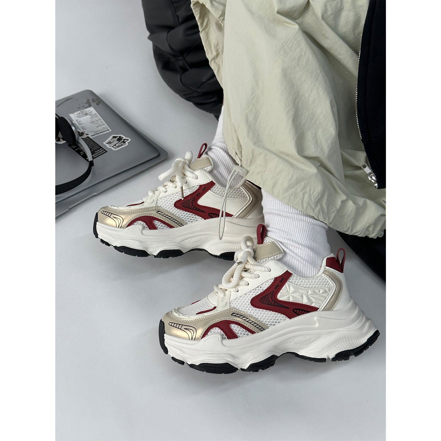 A new 2024 of Misty's big sportsgirls' shoes