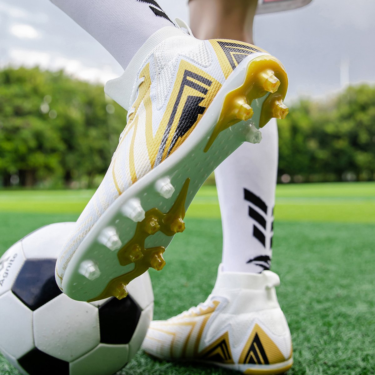 High quality factory customized hot selling long nail broken nail anti slip football shoes customized football shoes popular