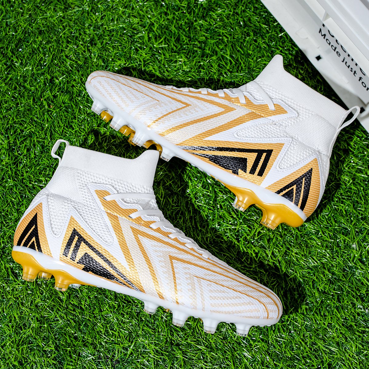 High quality factory customized hot selling long nail broken nail anti slip football shoes customized football shoes popular