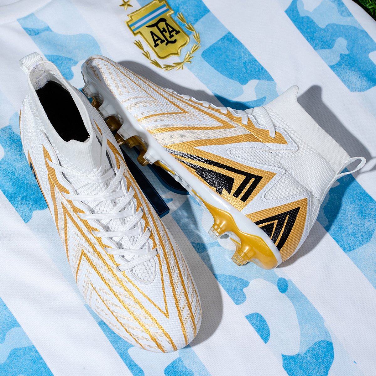 High quality factory customized hot selling long nail broken nail anti slip football shoes customized football shoes popular