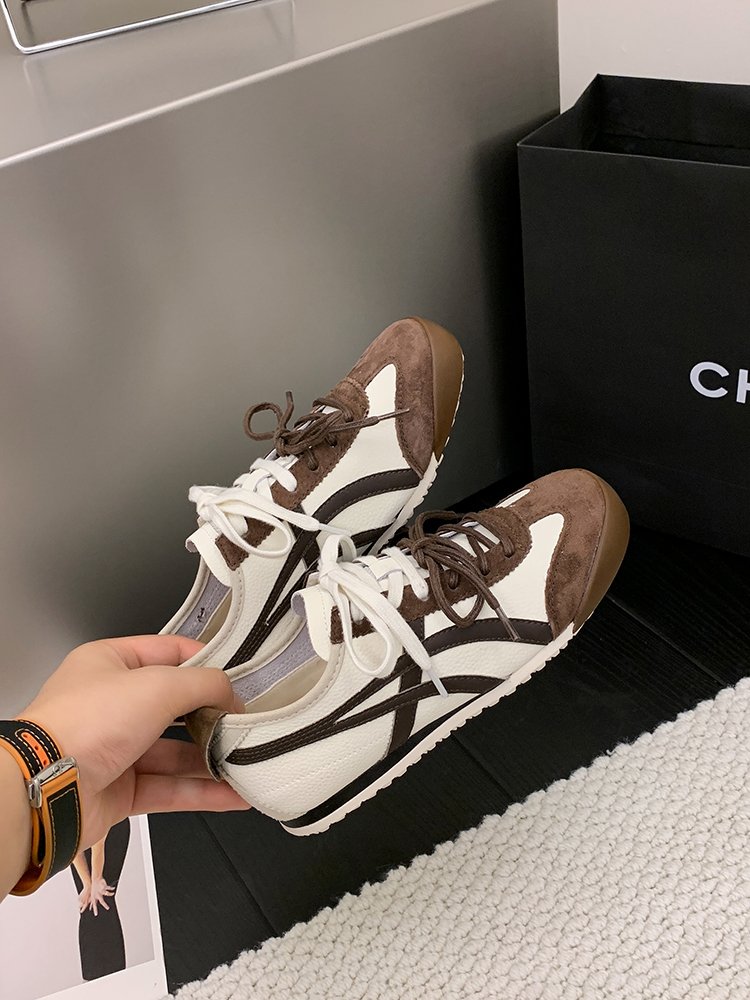 The new soft-defunct shoe girl in autumn 2024