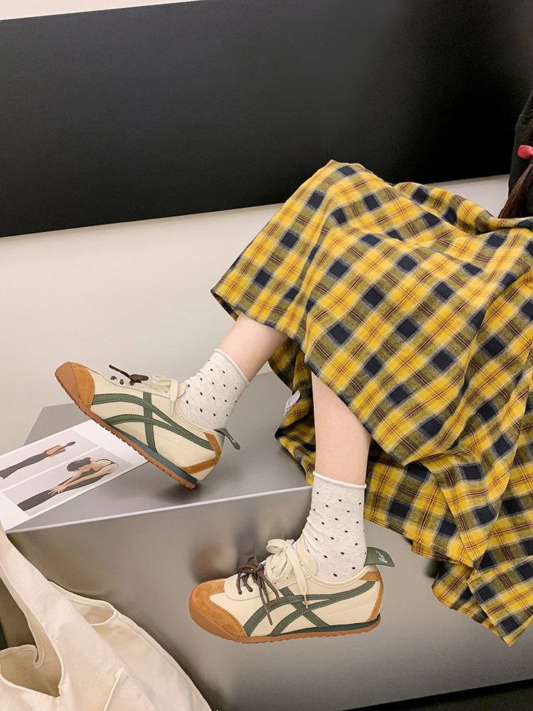 The new soft-defunct shoe girl in autumn 2024