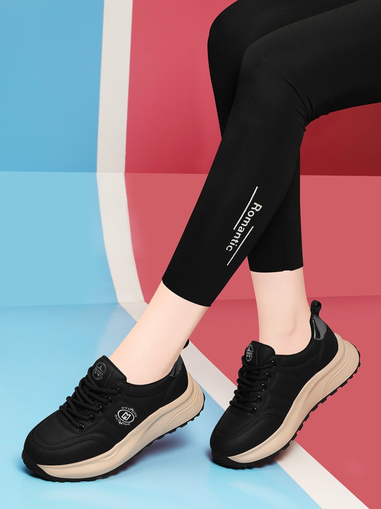 Smuggle the comforts and skins of the mother's 2024 Autumn new lady's sneakers light-smoke the girls' leisure shoes