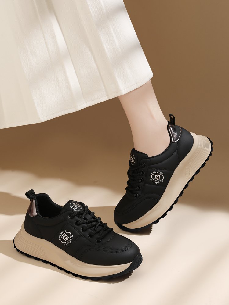Smuggle the comforts and skins of the mother's 2024 Autumn new lady's sneakers light-smoke the girls' leisure shoes